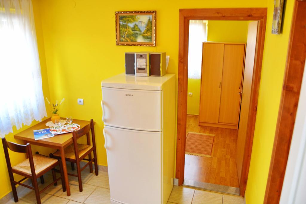 Apartments Sandra Вир Екстериор снимка