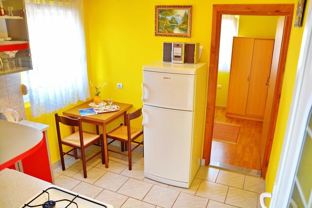 Apartments Sandra Вир Екстериор снимка