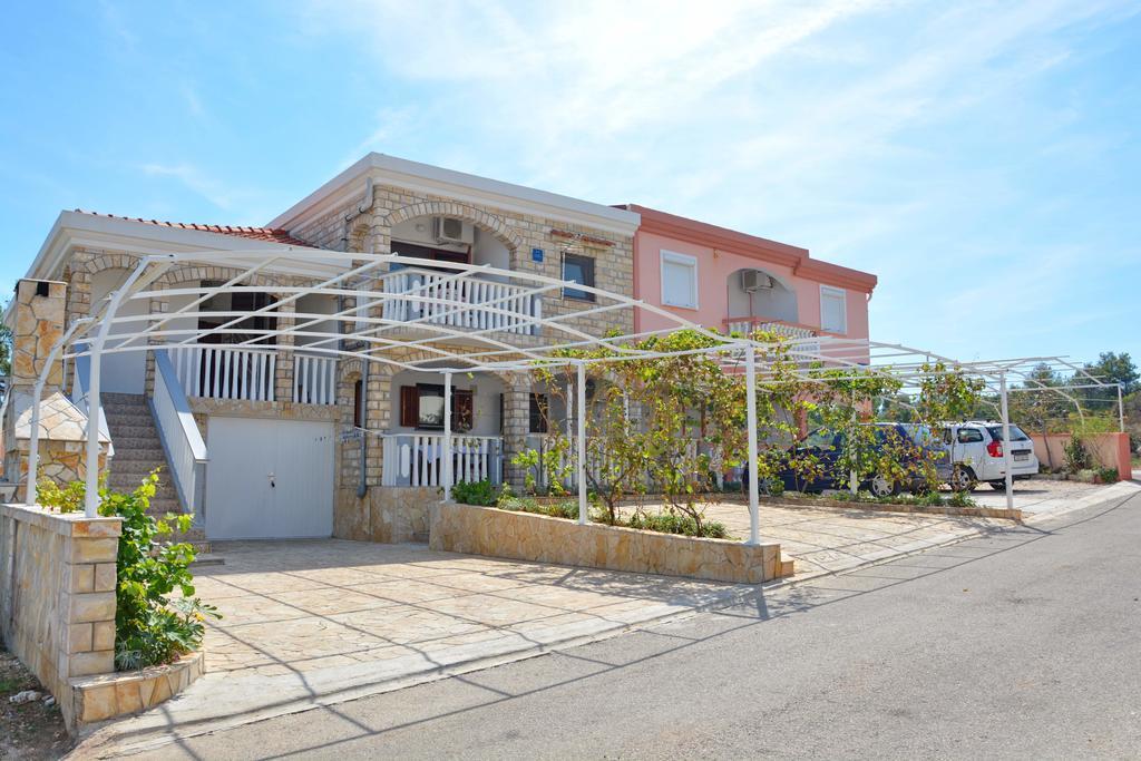 Apartments Sandra Вир Екстериор снимка