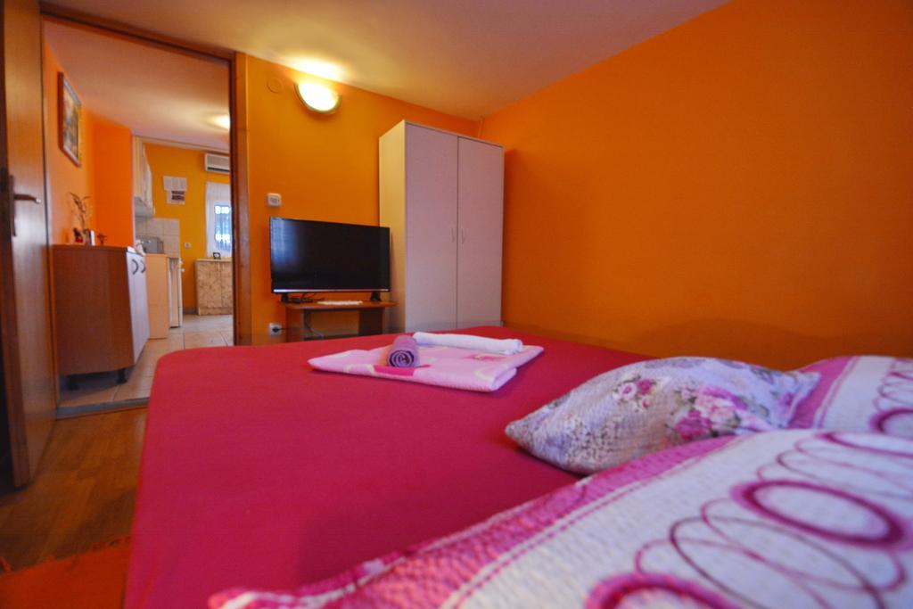 Apartments Sandra Вир Екстериор снимка