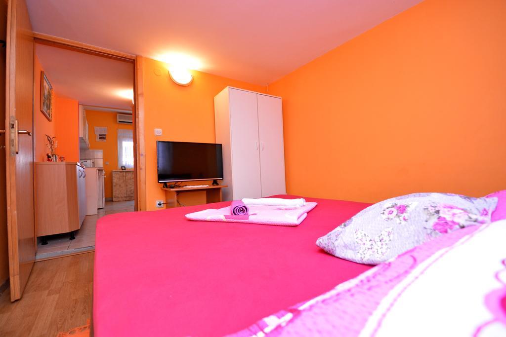 Apartments Sandra Вир Екстериор снимка