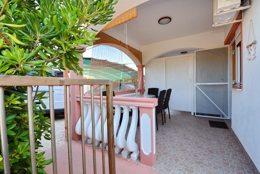 Apartments Sandra Вир Екстериор снимка