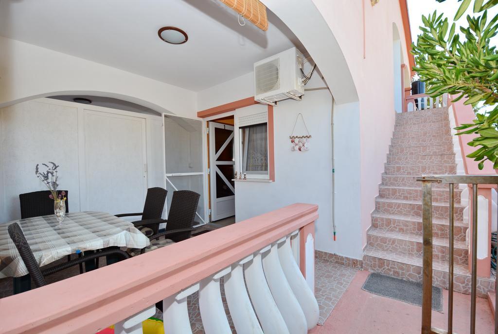 Apartments Sandra Вир Екстериор снимка